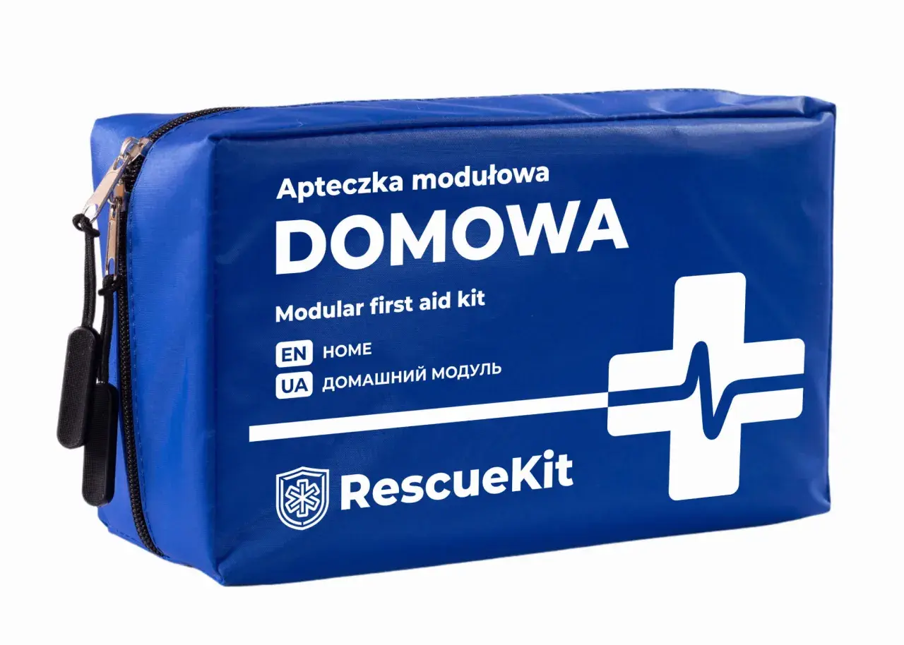 Niebieska torba RescueKit z napisem "DOMOWA" i symbolem krzyża. Idealna do przechowywania rzeczy potrzebnych do dekontaminacji i pierwszej pomocy.
